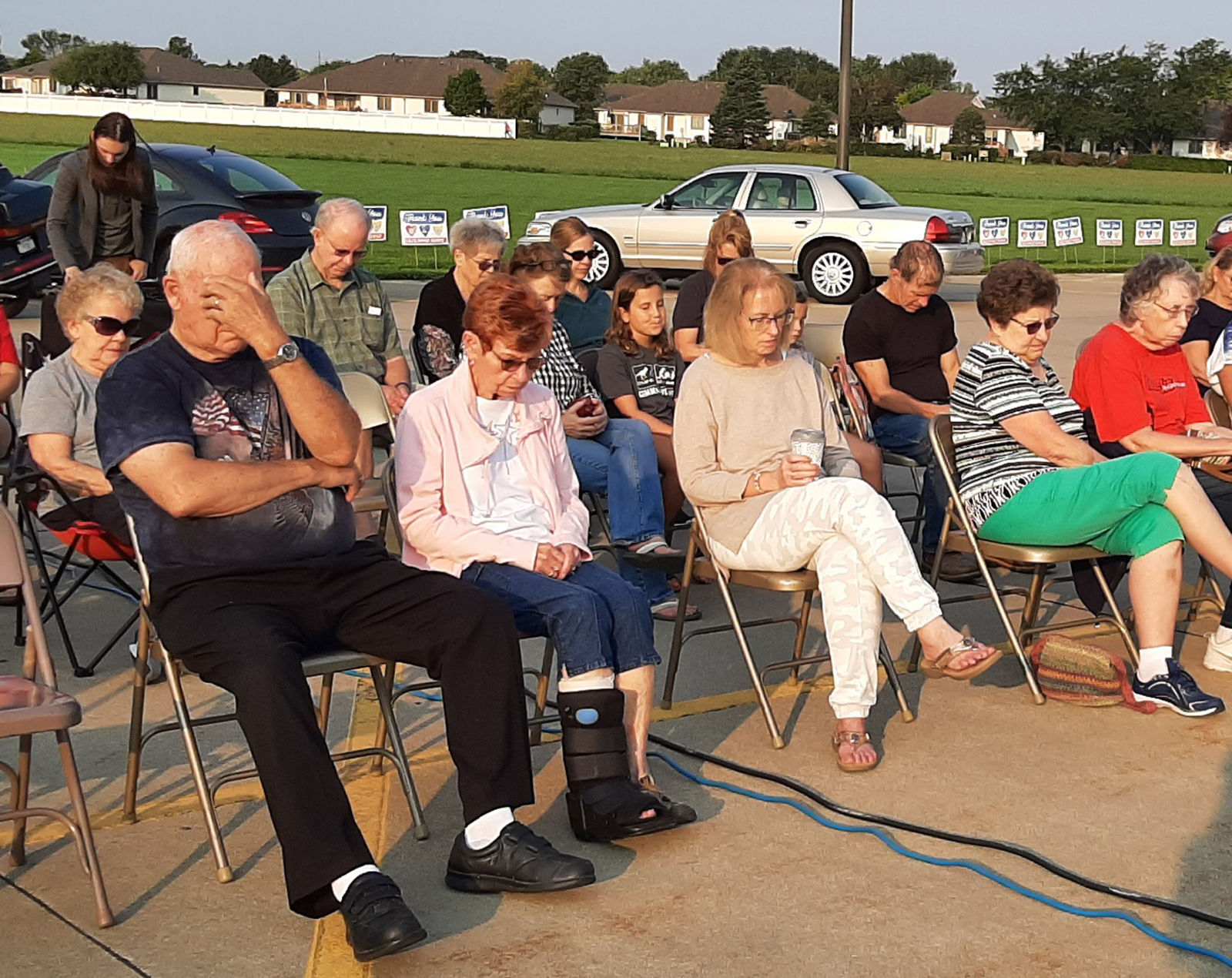 Praying at event